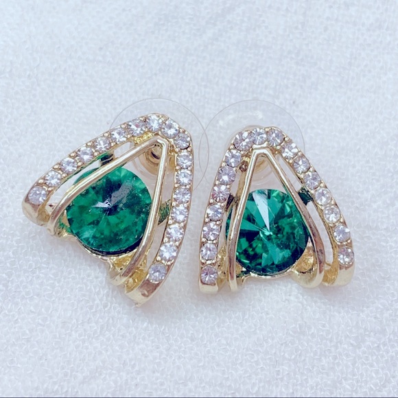 ❣️$25/3❣️ Classic Emerald Rhinestones Stud Earrings - Picture 3 of 11